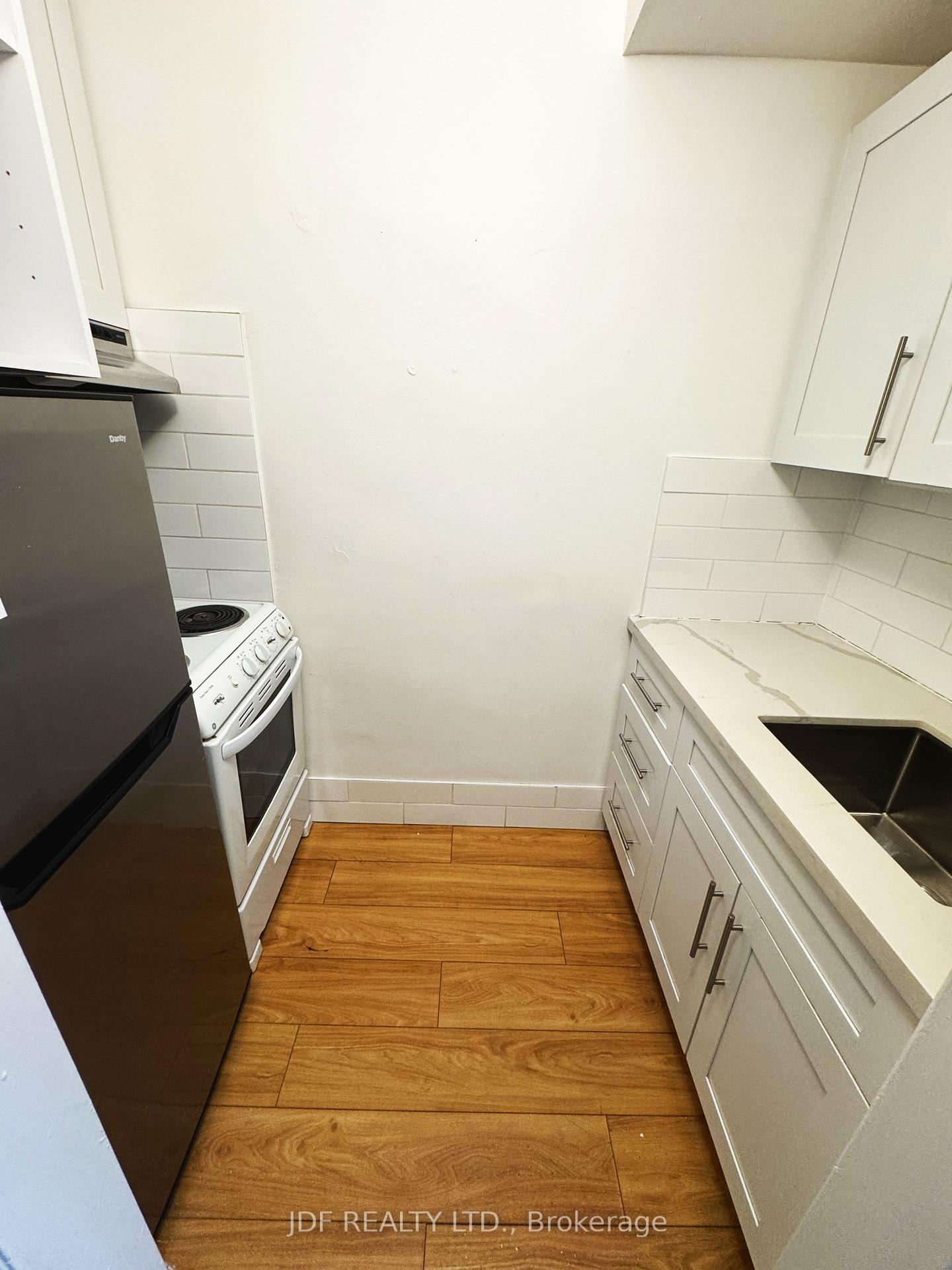 Photo 9 of Unit Main Floor, 383 Lansdowne Avenue, Toronto, Dufferin Grove — HOMEH