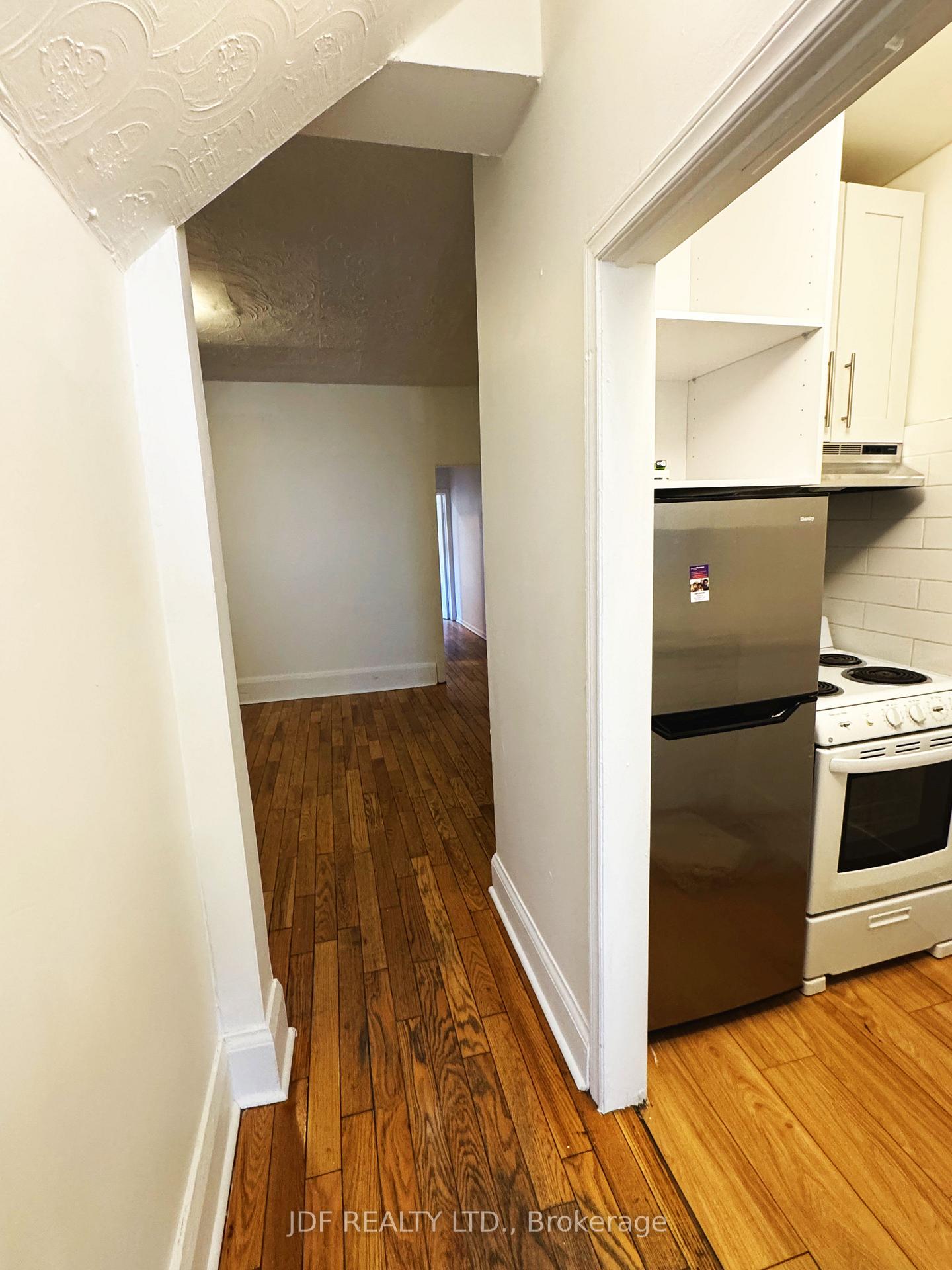 Photo 10 of Unit Main Floor, 383 Lansdowne Avenue, Toronto, Dufferin Grove — HOMEH