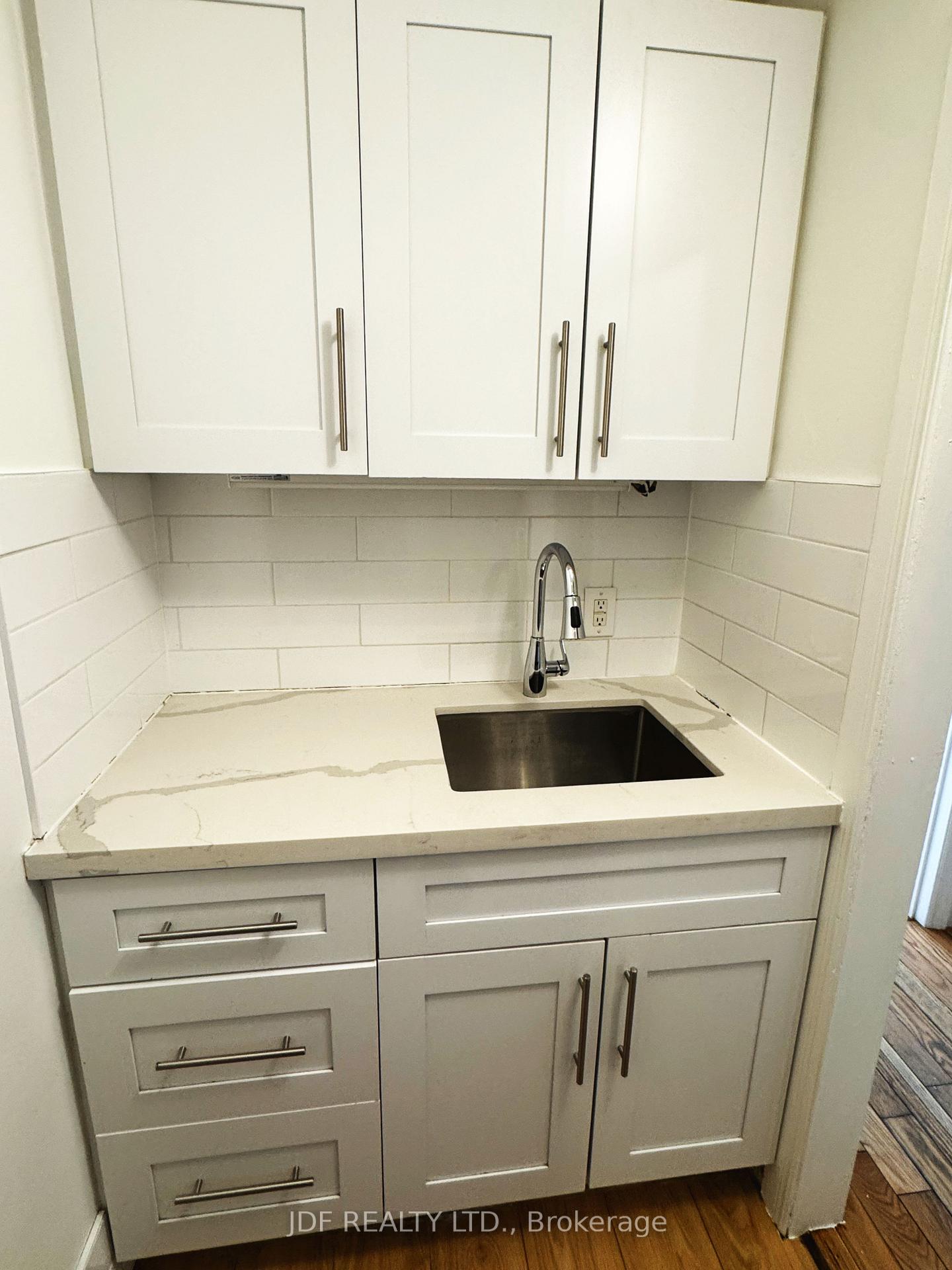 Photo 11 of Unit Main Floor, 383 Lansdowne Avenue, Toronto, Dufferin Grove — HOMEH