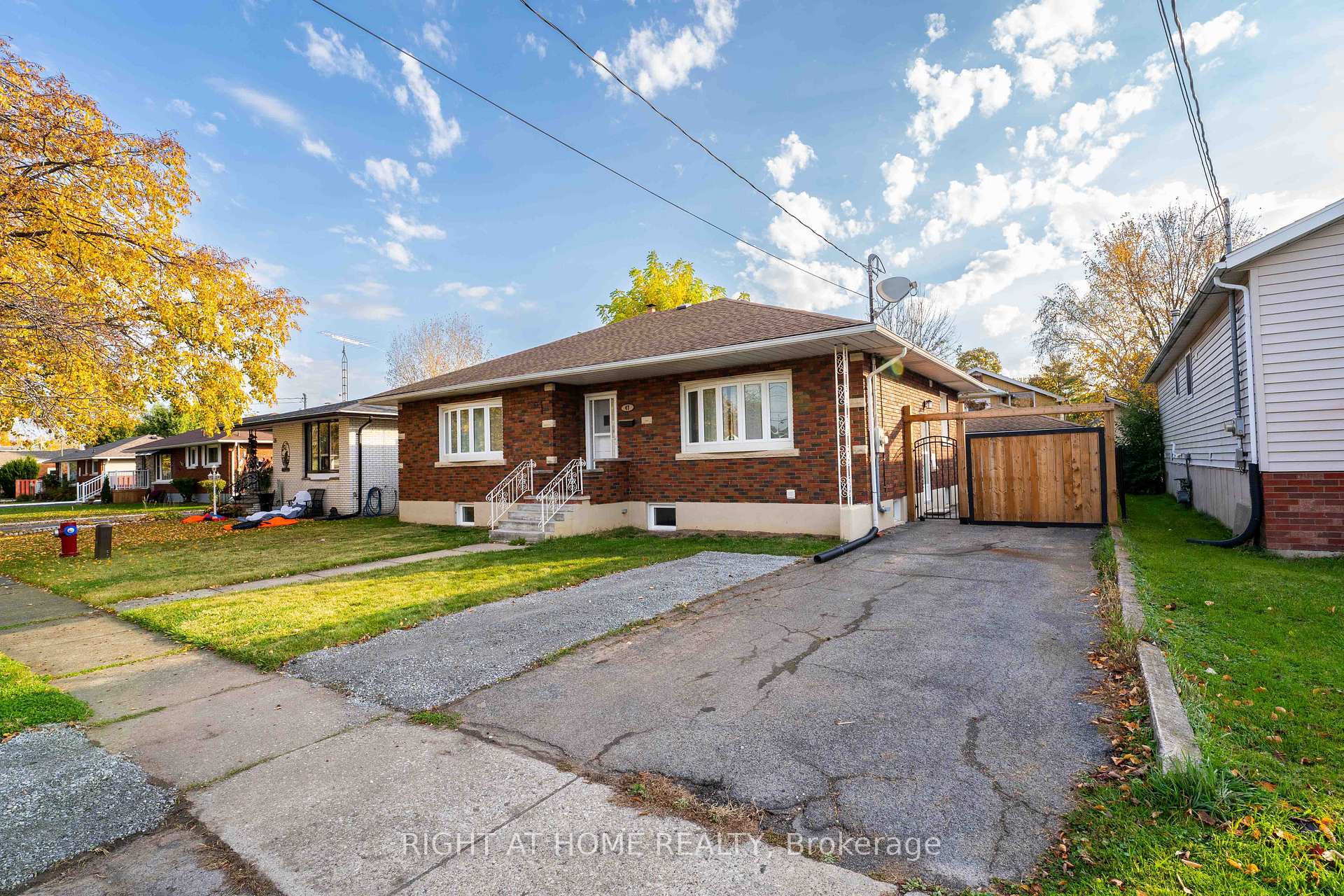 Photo 4 of 47 Marshall Avenue, Welland, Broadway — HOMEH