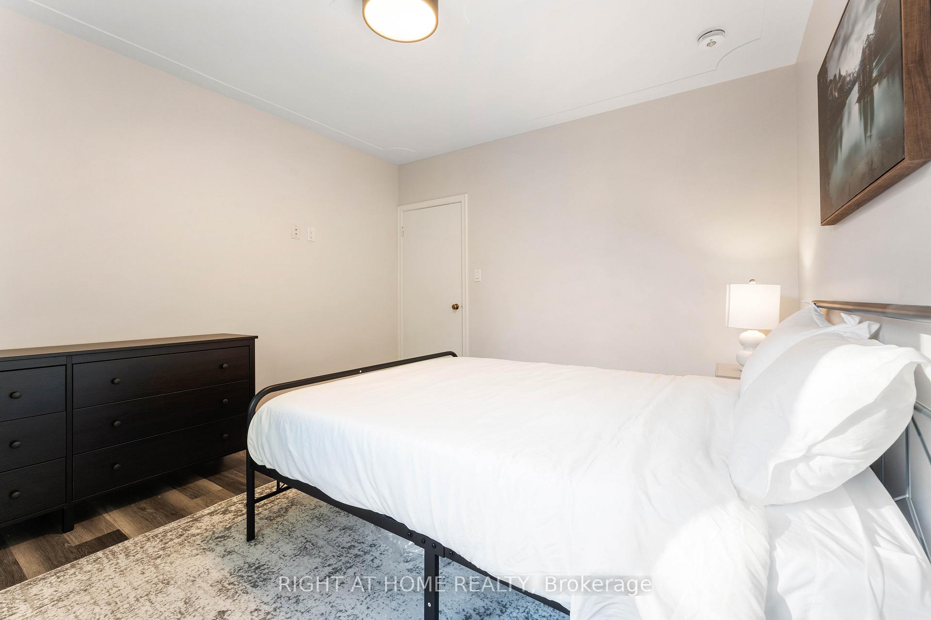 Photo 14 of 47 Marshall Avenue, Welland, Broadway — HOMEH