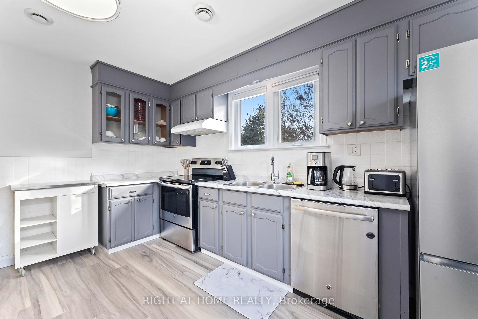 Photo 17 of 47 Marshall Avenue, Welland, Broadway — HOMEH