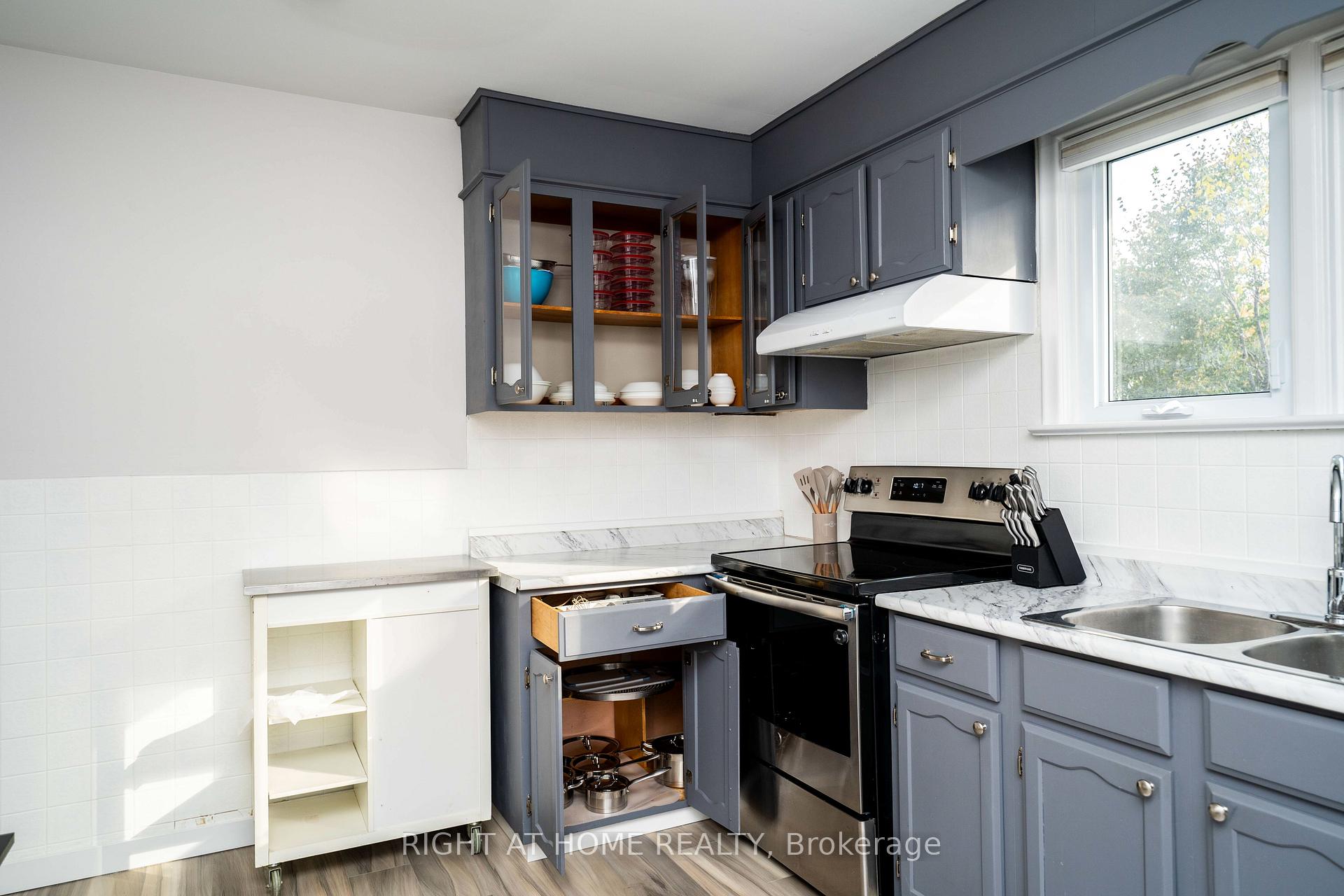 Photo 19 of 47 Marshall Avenue, Welland, Broadway — HOMEH