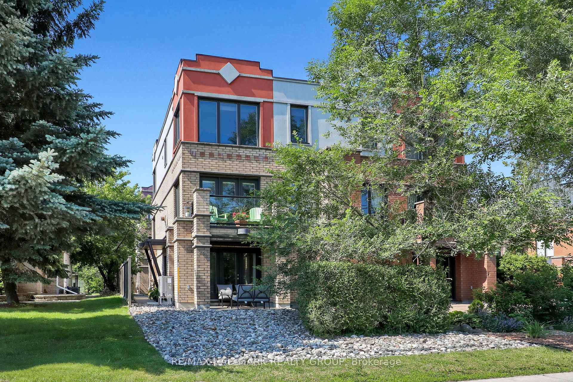 Photo of 3356 Carling Avenue