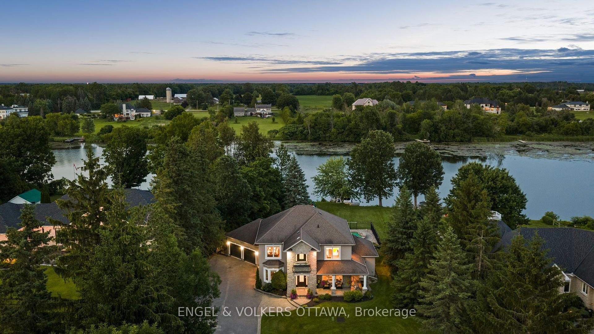 Photo of 5833A Rideau Valley Drive N