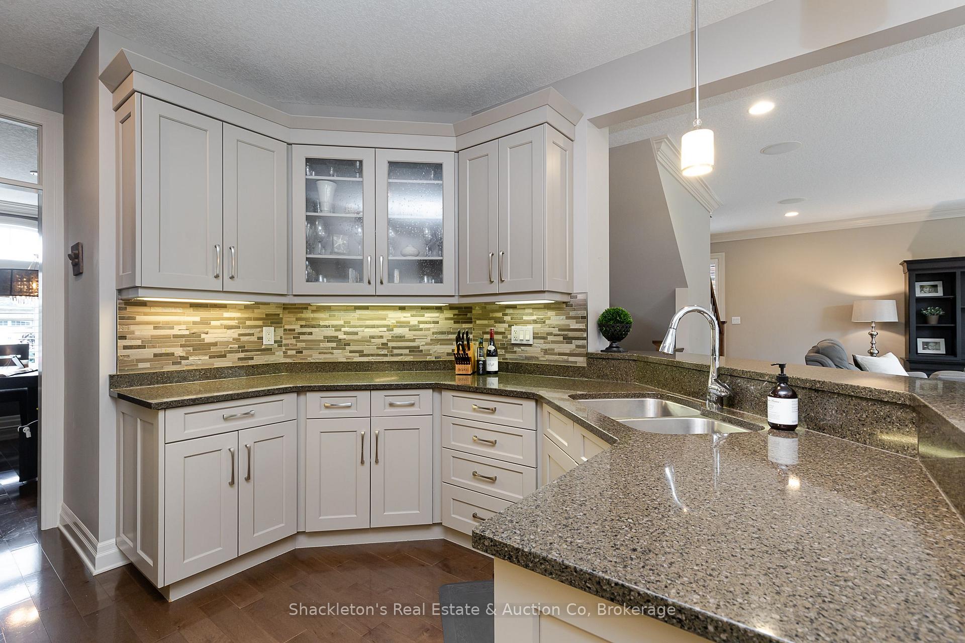 Photo 17 of 766 Eagletrace Drive, London, North S — HOMEH