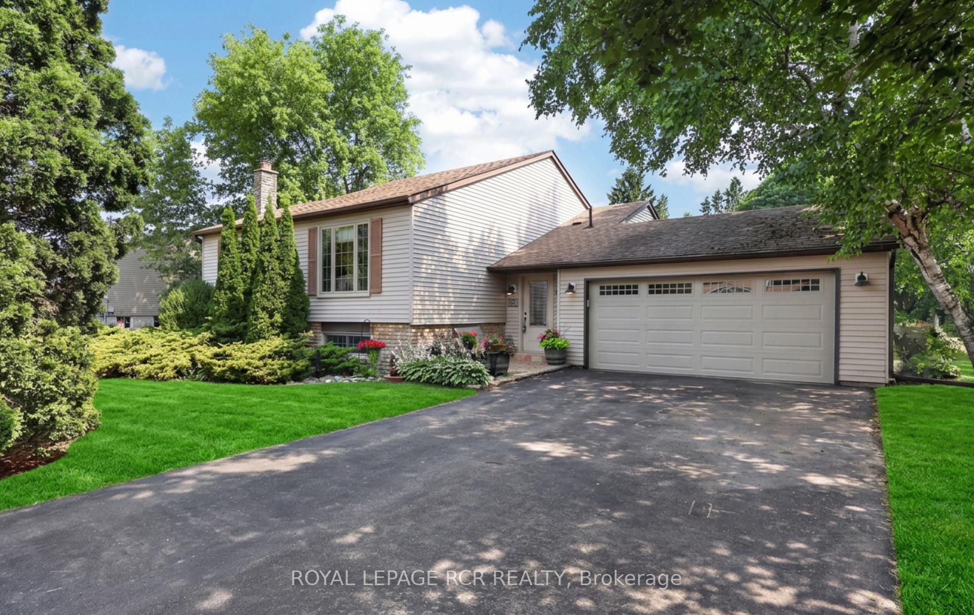 Photo 3 of 60 Holmes Drive, Caledon, Mono Mills — HOMEH