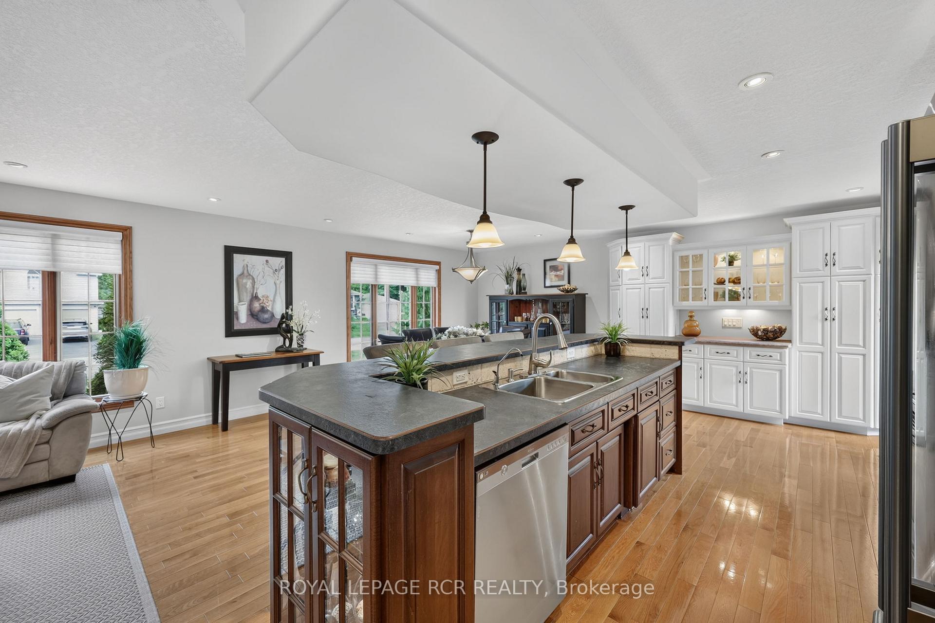Photo 5 of 60 Holmes Drive, Caledon, Mono Mills — HOMEH