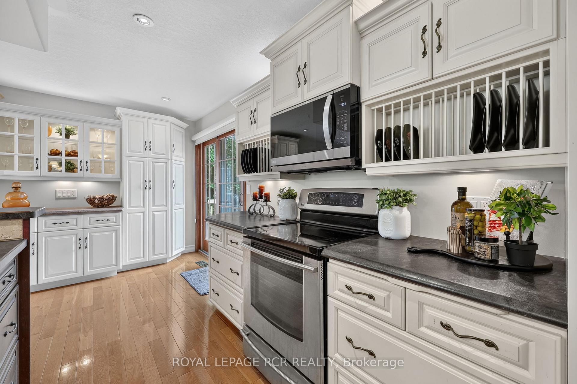 Photo 7 of 60 Holmes Drive, Caledon, Mono Mills — HOMEH