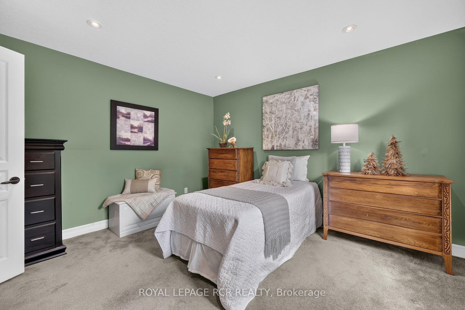 Photo 15 of 60 Holmes Drive, Caledon, Mono Mills — HOMEH