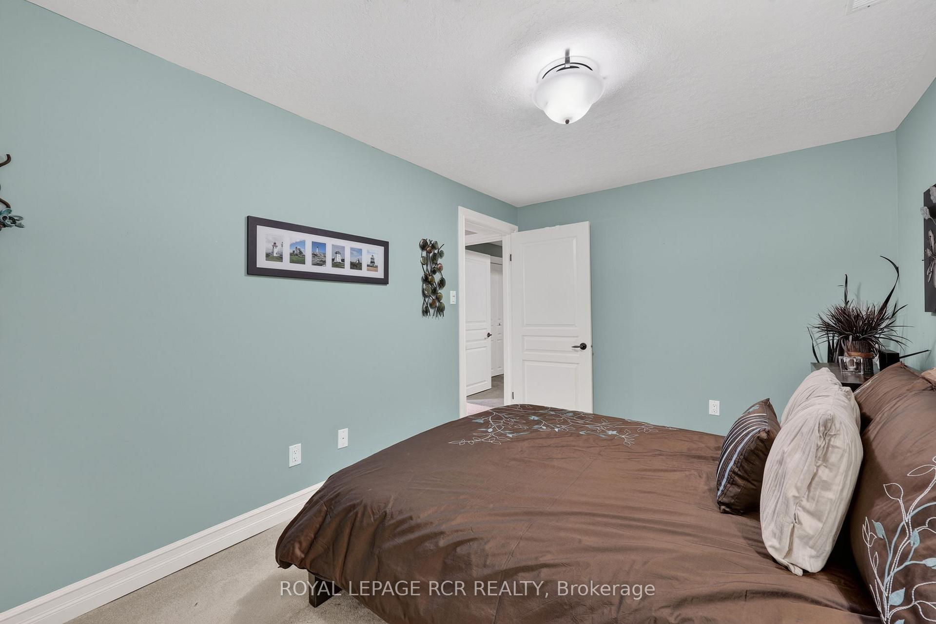 Photo 24 of 60 Holmes Drive, Caledon, Mono Mills — HOMEH