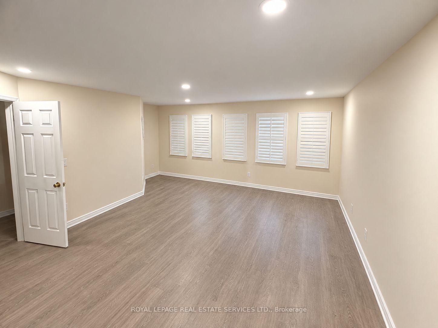 Photo 7 of 742 Winterton Way, Mississauga, Hurontario — HOMEH