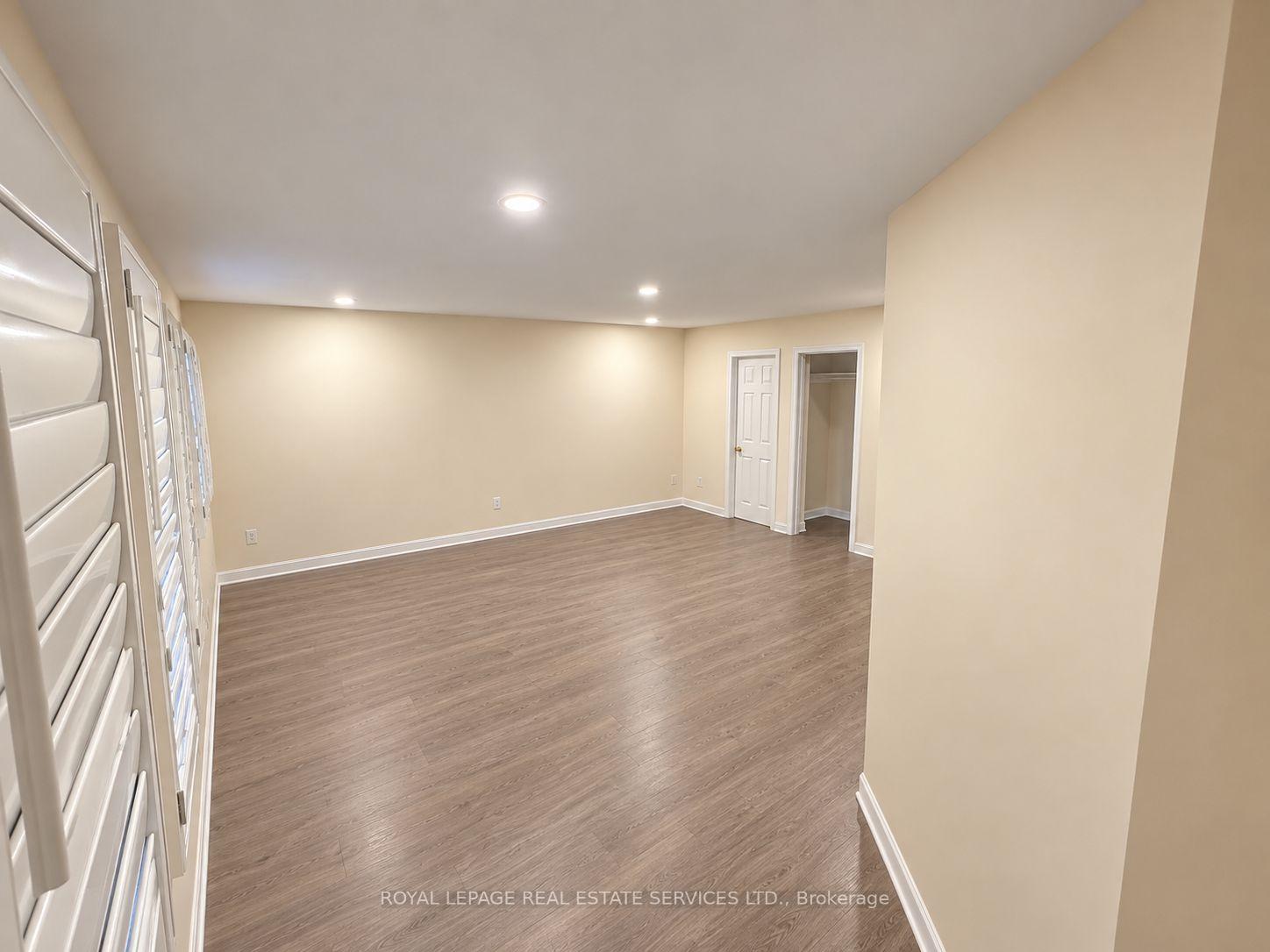 Photo 8 of 742 Winterton Way, Mississauga, Hurontario — HOMEH