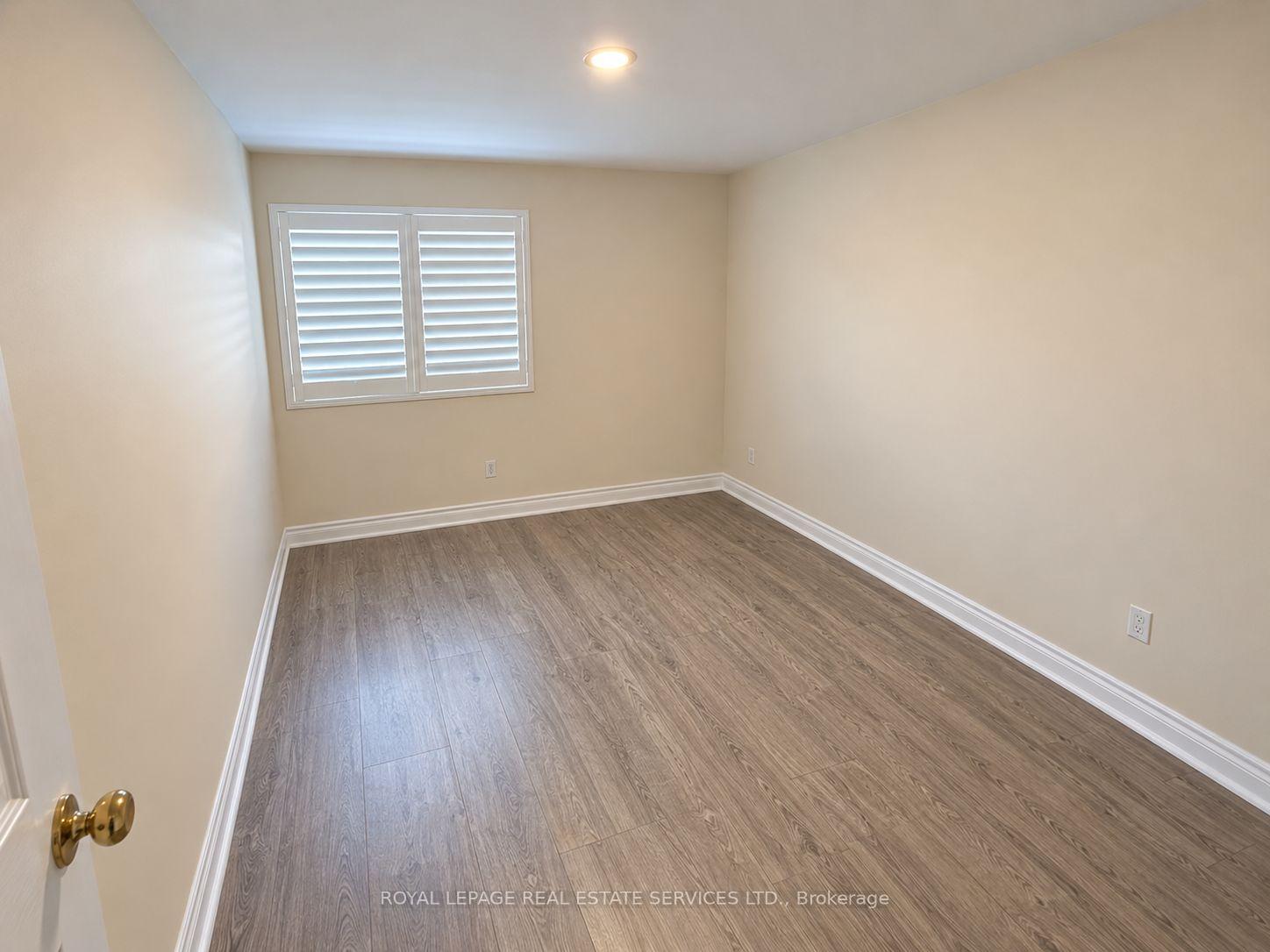 Photo 13 of 742 Winterton Way, Mississauga, Hurontario — HOMEH