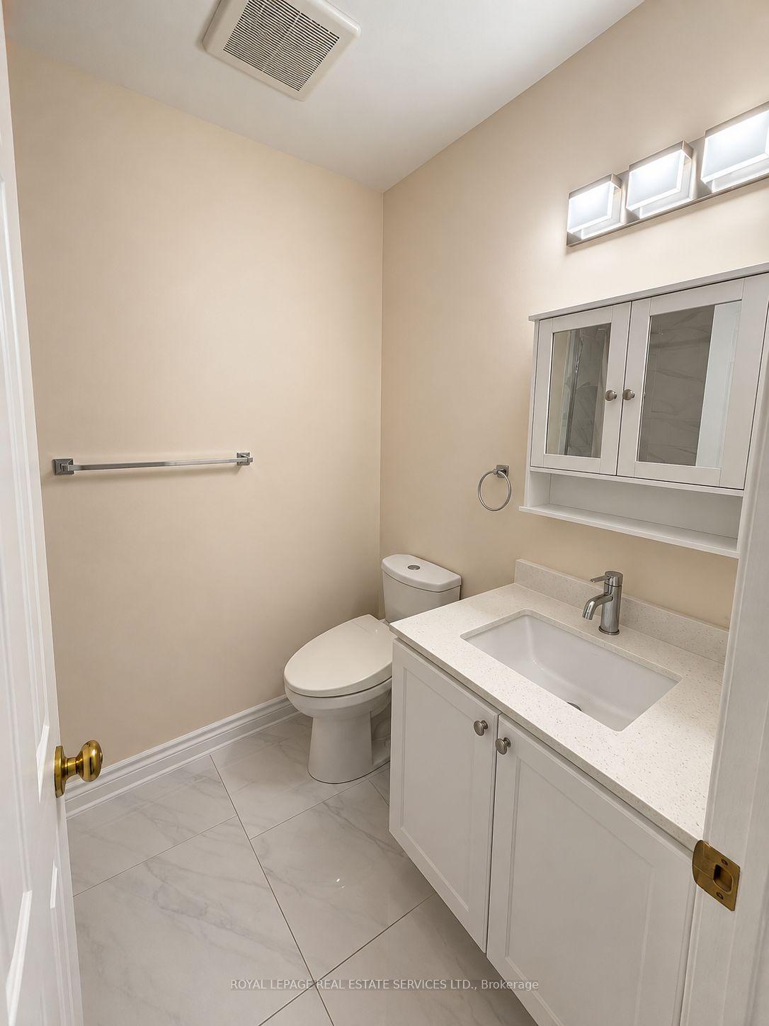 Photo 14 of 742 Winterton Way, Mississauga, Hurontario — HOMEH
