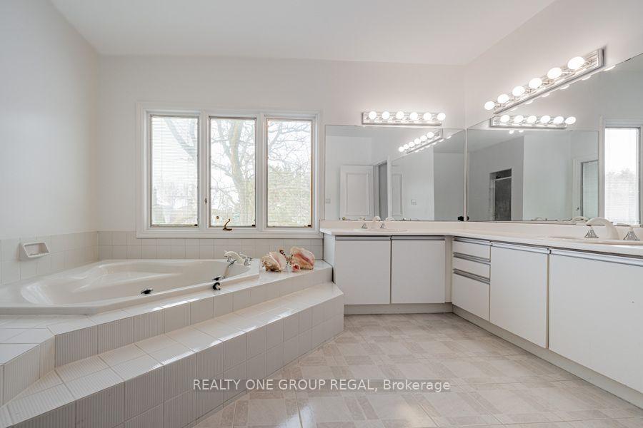 Photo 32 of 17 Dunloe Road, Richmond Hill, Bayview Hill — HOMEH
