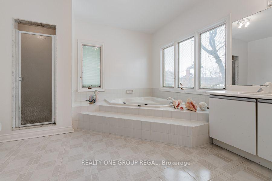 Photo 33 of 17 Dunloe Road, Richmond Hill, Bayview Hill — HOMEH