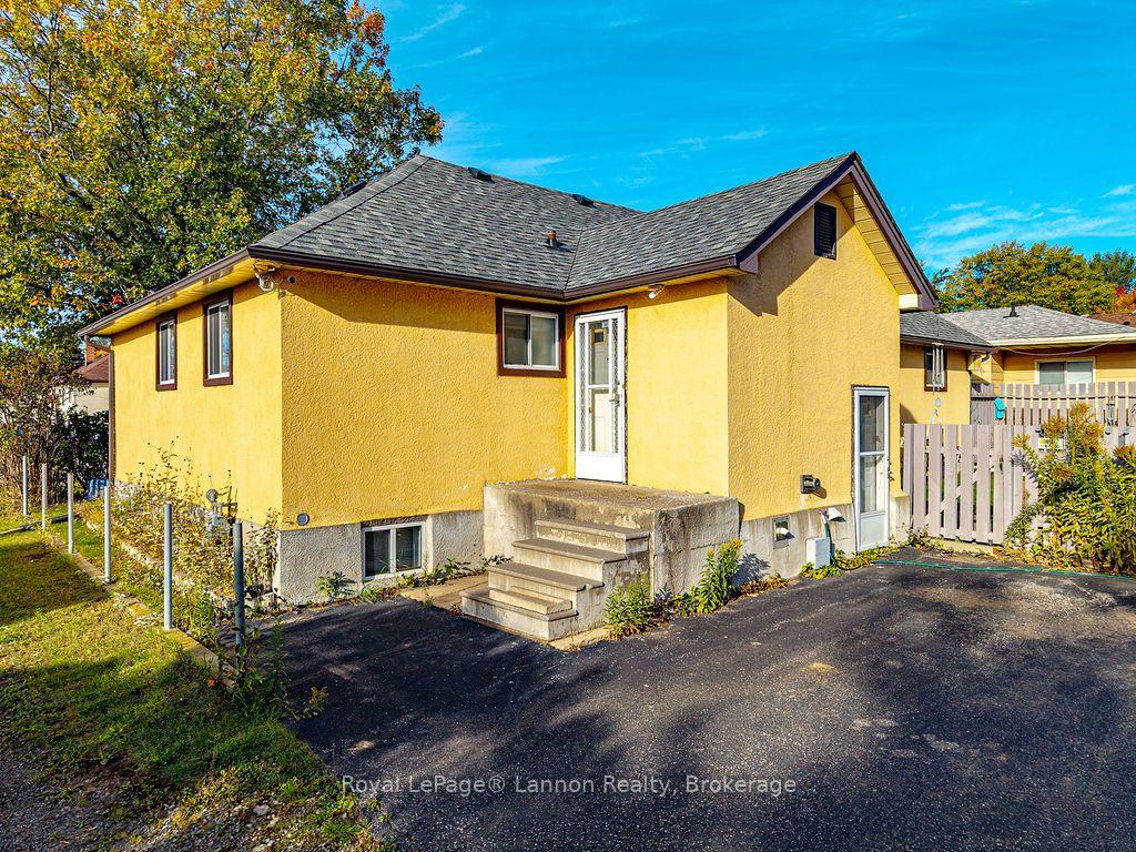 Photo 2 of 210 Powley Street, Thunder Bay, Court / Cumberland — HOMEH