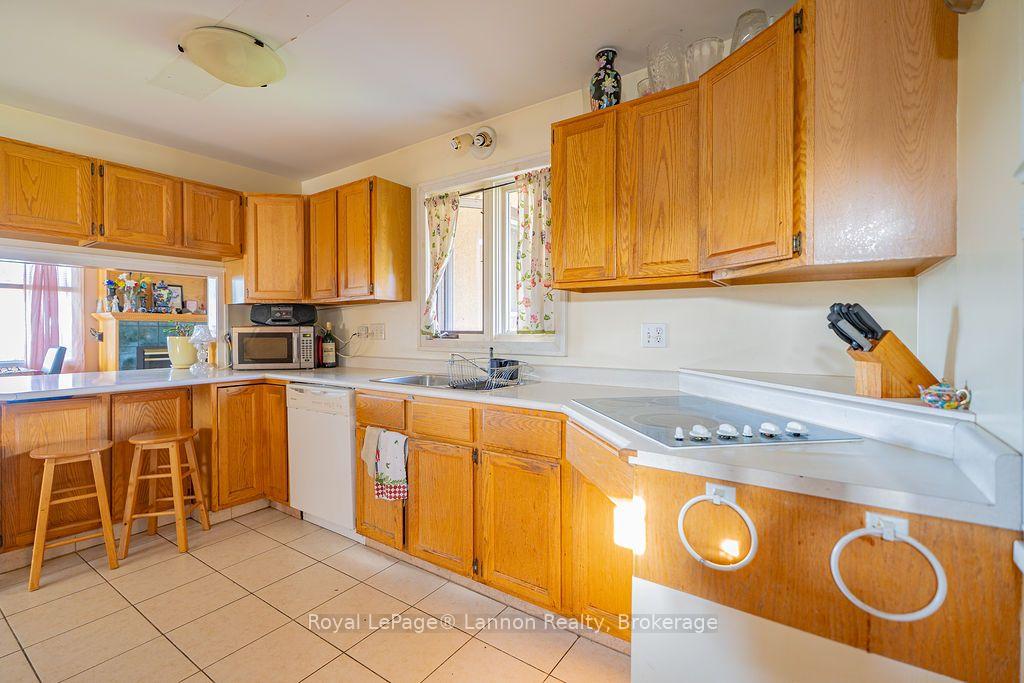Photo 9 of 210 Powley Street, Thunder Bay, Court / Cumberland — HOMEH