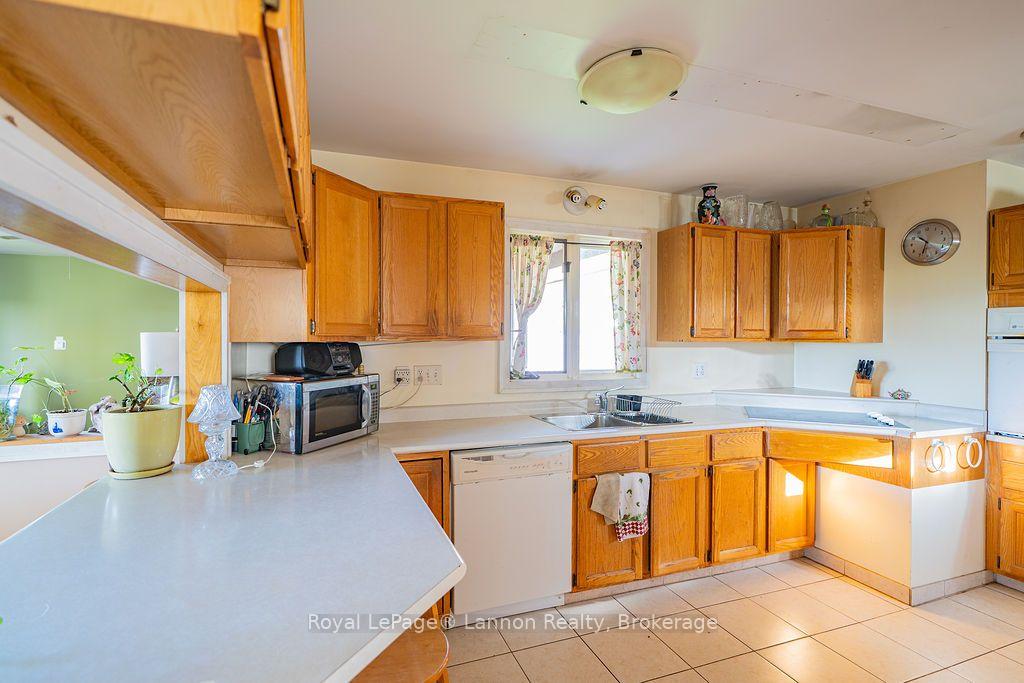 Photo 12 of 210 Powley Street, Thunder Bay, Court / Cumberland — HOMEH