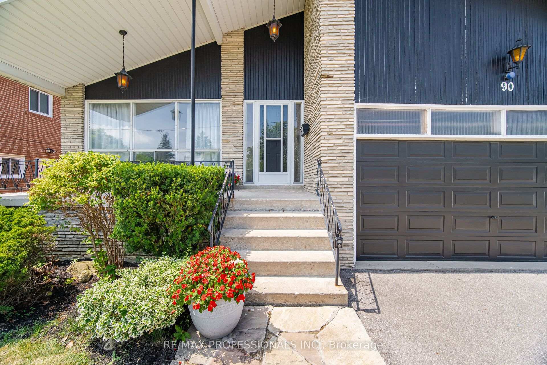 Photo 3 of 90 Peckham Avenue, North York, Newtonbrook West — HOMEH