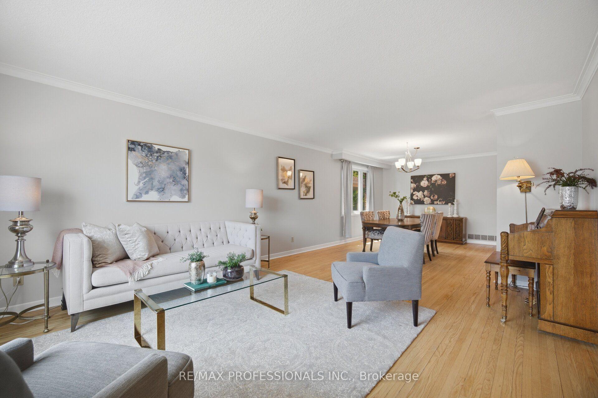 Photo 4 of 90 Peckham Avenue, North York, Newtonbrook West — HOMEH