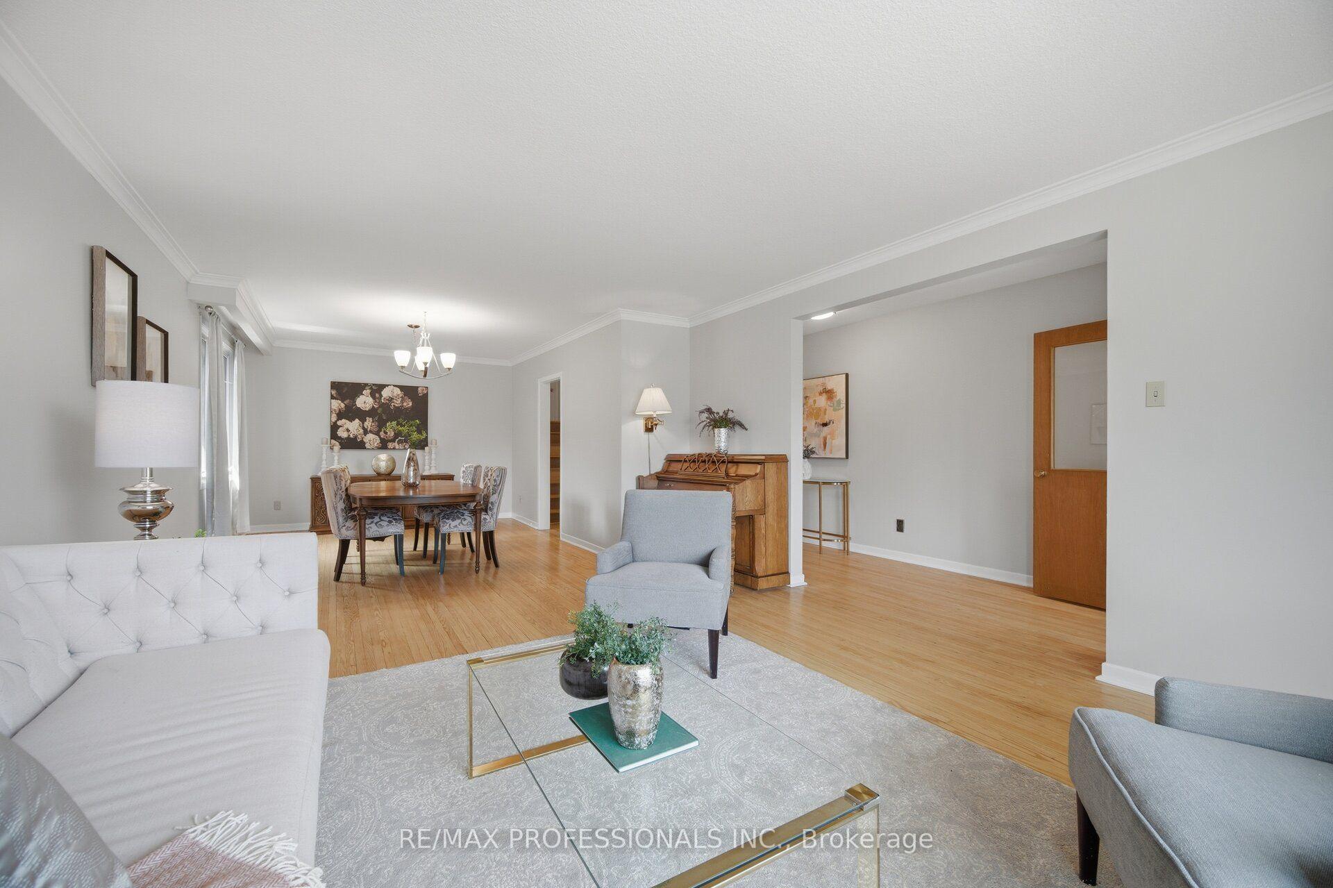 Photo 5 of 90 Peckham Avenue, North York, Newtonbrook West — HOMEH