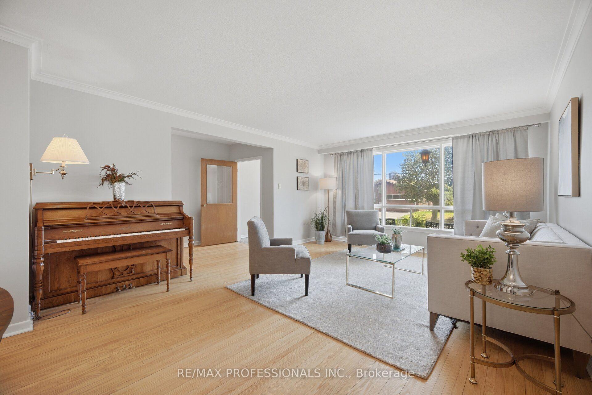 Photo 6 of 90 Peckham Avenue, North York, Newtonbrook West — HOMEH