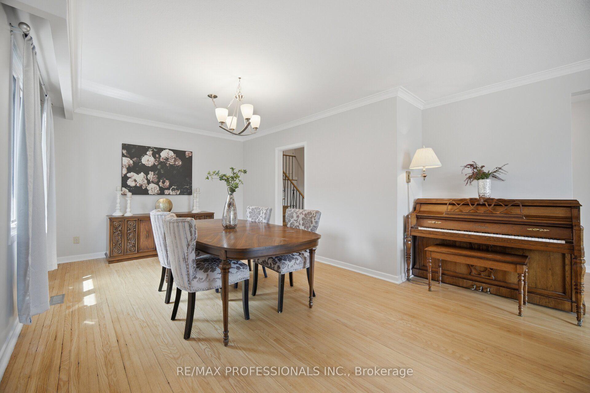 Photo 7 of 90 Peckham Avenue, North York, Newtonbrook West — HOMEH
