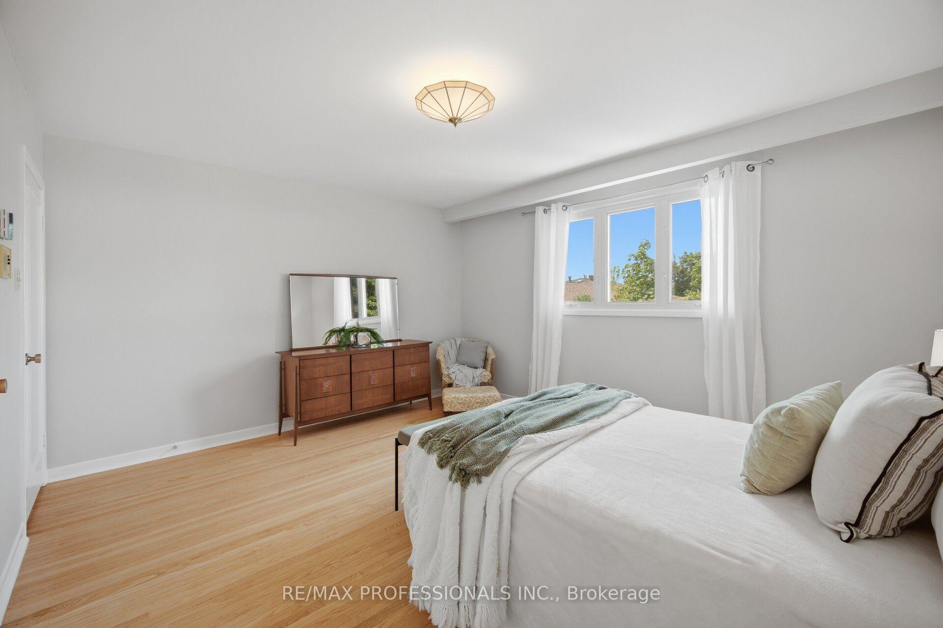 Photo 22 of 90 Peckham Avenue, North York, Newtonbrook West — HOMEH
