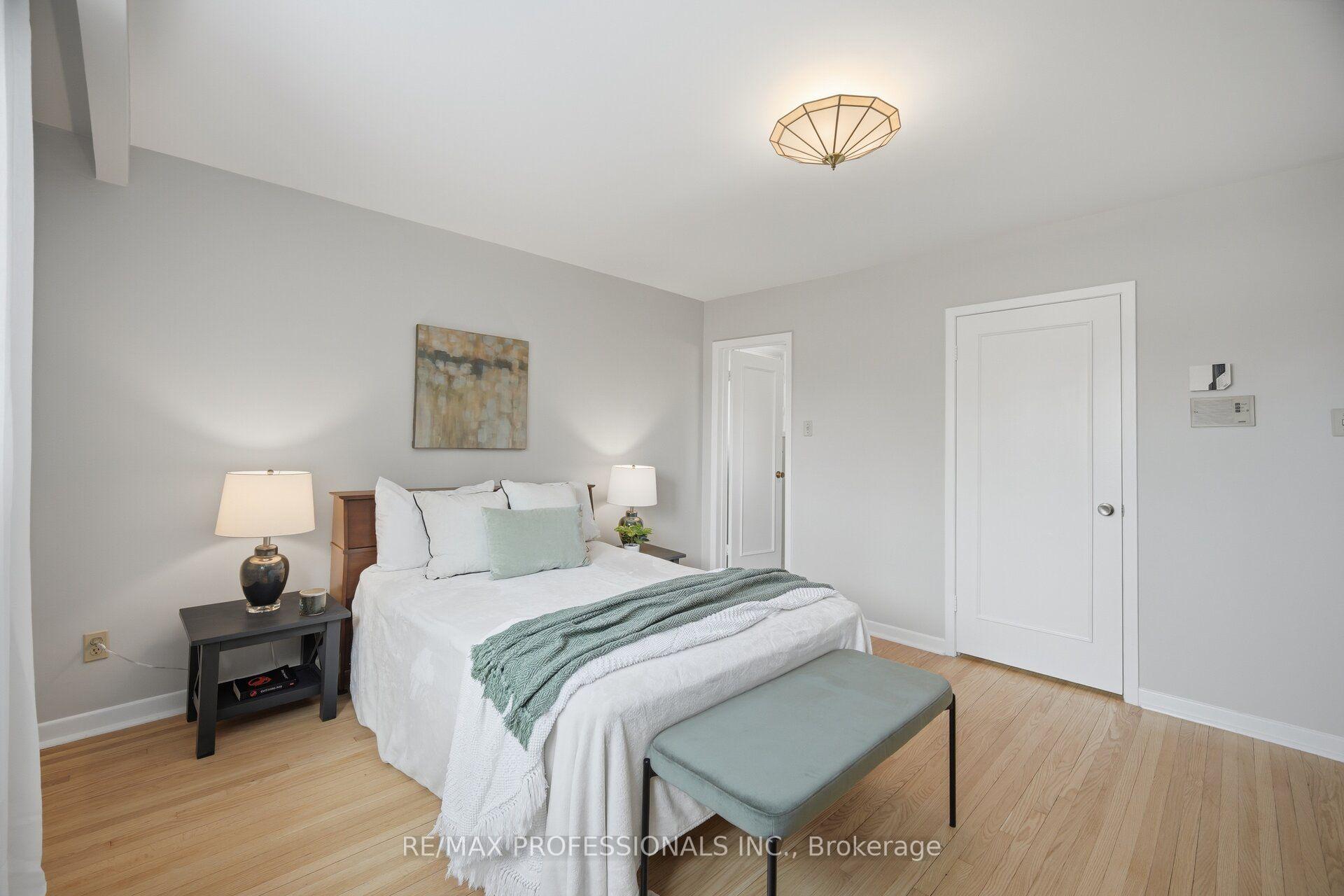 Photo 23 of 90 Peckham Avenue, North York, Newtonbrook West — HOMEH