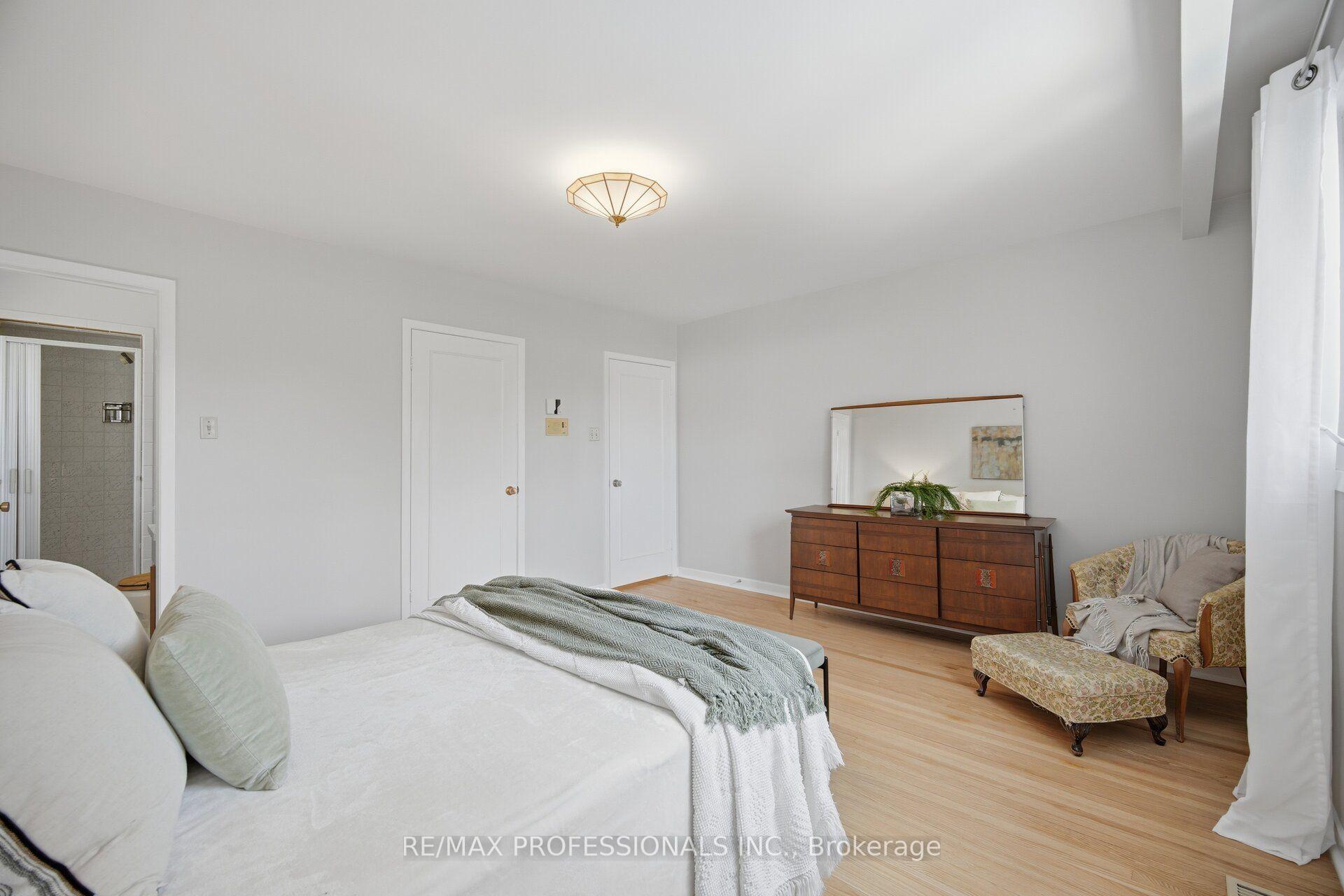 Photo 24 of 90 Peckham Avenue, North York, Newtonbrook West — HOMEH