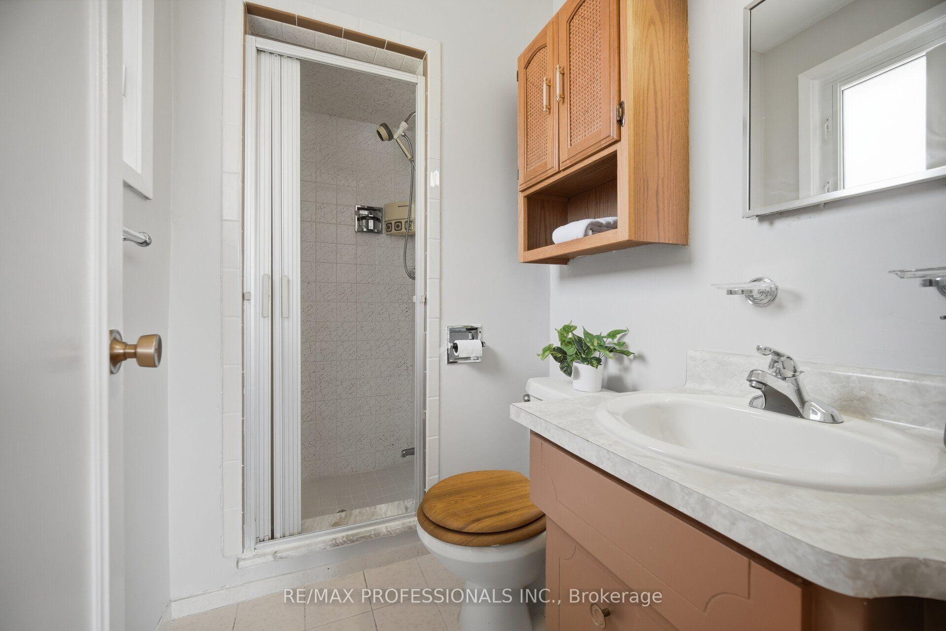 Photo 25 of 90 Peckham Avenue, North York, Newtonbrook West — HOMEH