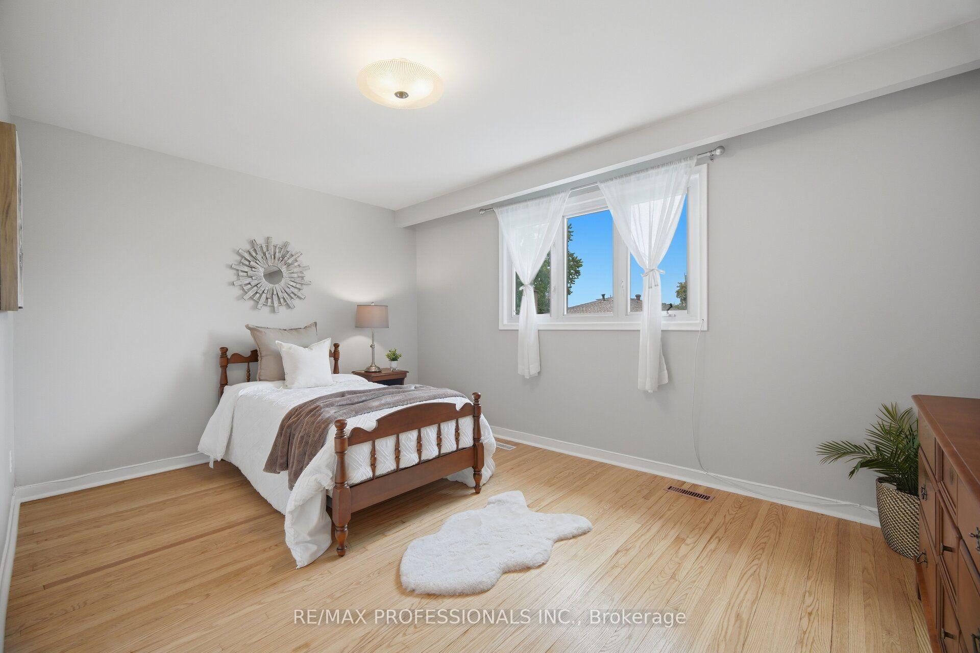 Photo 27 of 90 Peckham Avenue, North York, Newtonbrook West — HOMEH