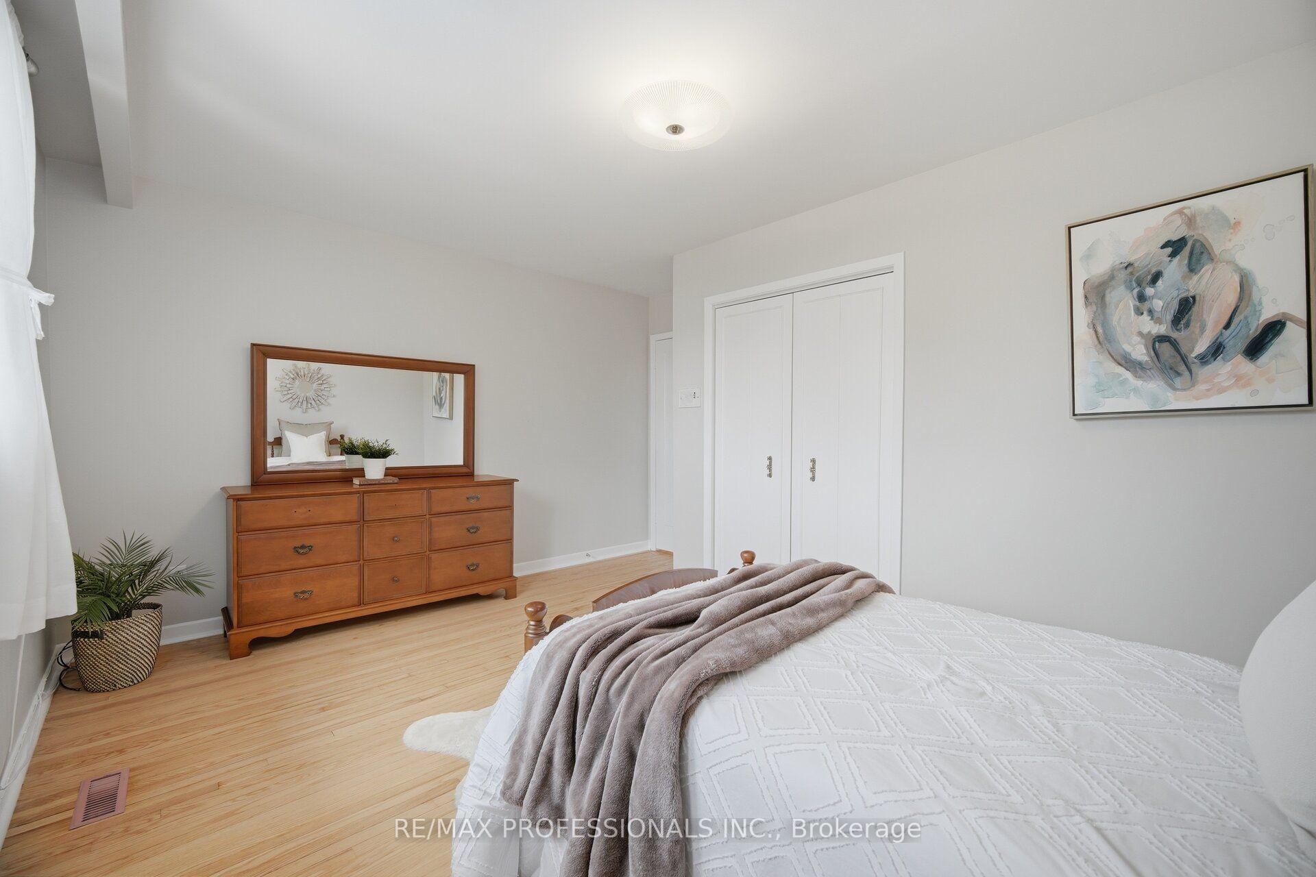 Photo 28 of 90 Peckham Avenue, North York, Newtonbrook West — HOMEH