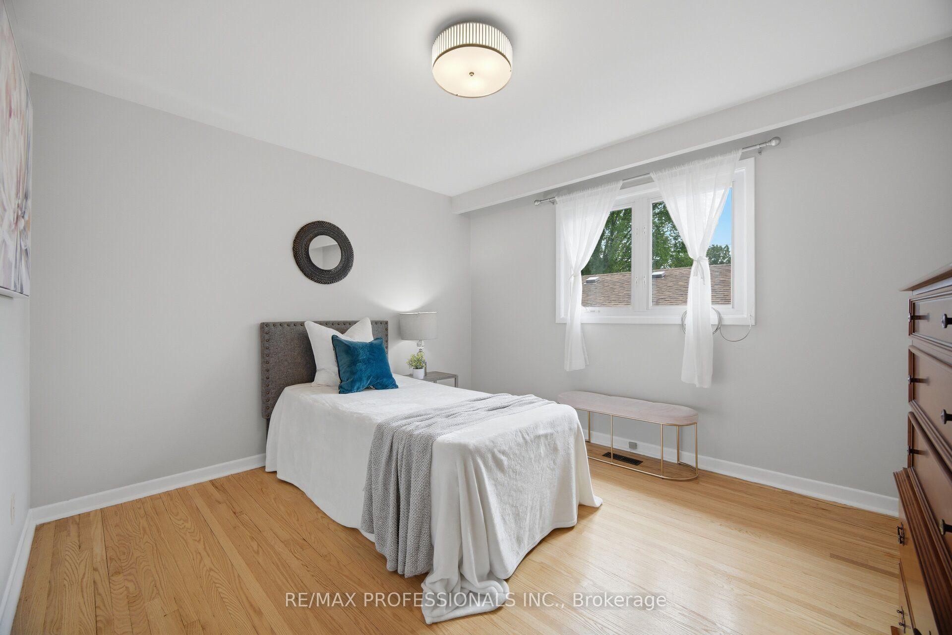 Photo 29 of 90 Peckham Avenue, North York, Newtonbrook West — HOMEH