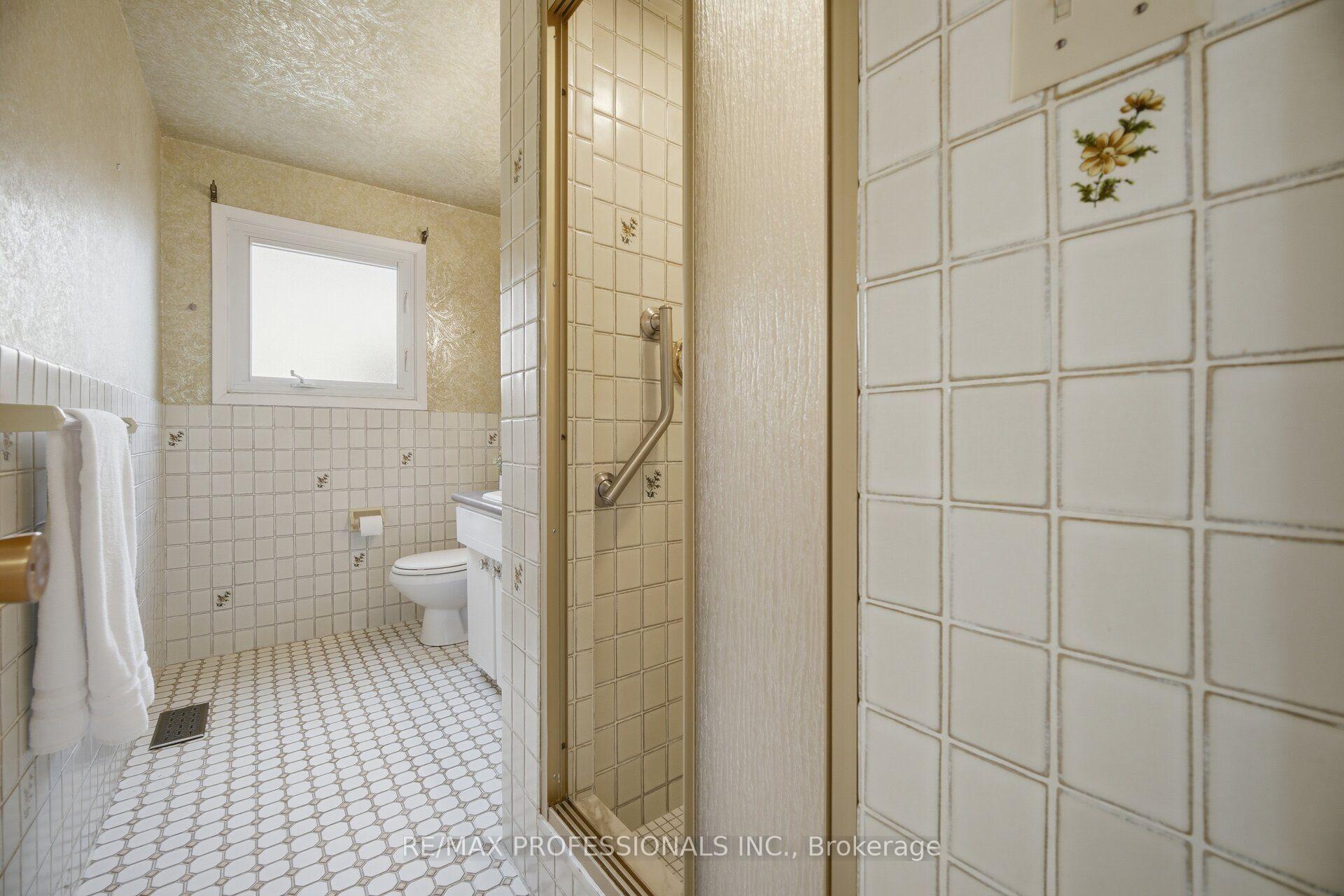 Photo 37 of 90 Peckham Avenue, North York, Newtonbrook West — HOMEH
