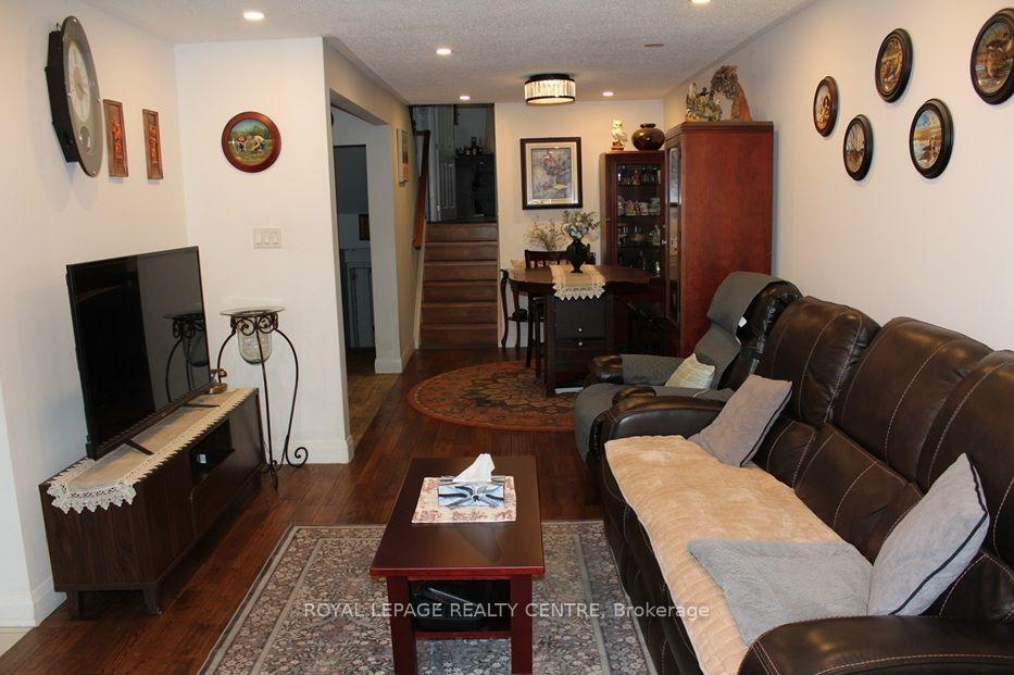 Photo 4 of 2385 Padstow Crescent, Mississauga, Clarkson — HOMEH