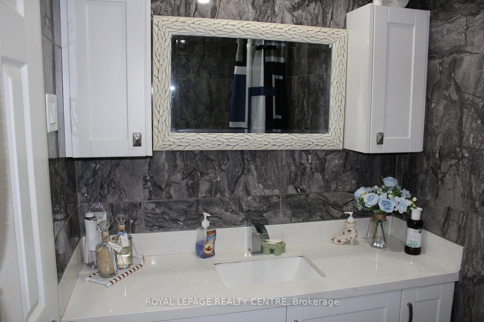 Photo 9 of 2385 Padstow Crescent, Mississauga, Clarkson — HOMEH