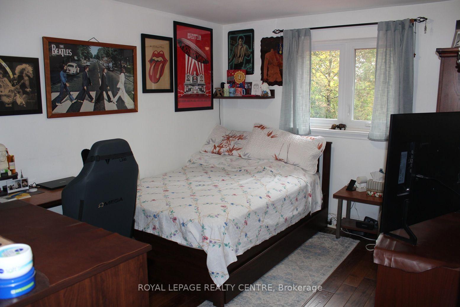 Photo 14 of 2385 Padstow Crescent, Mississauga, Clarkson — HOMEH