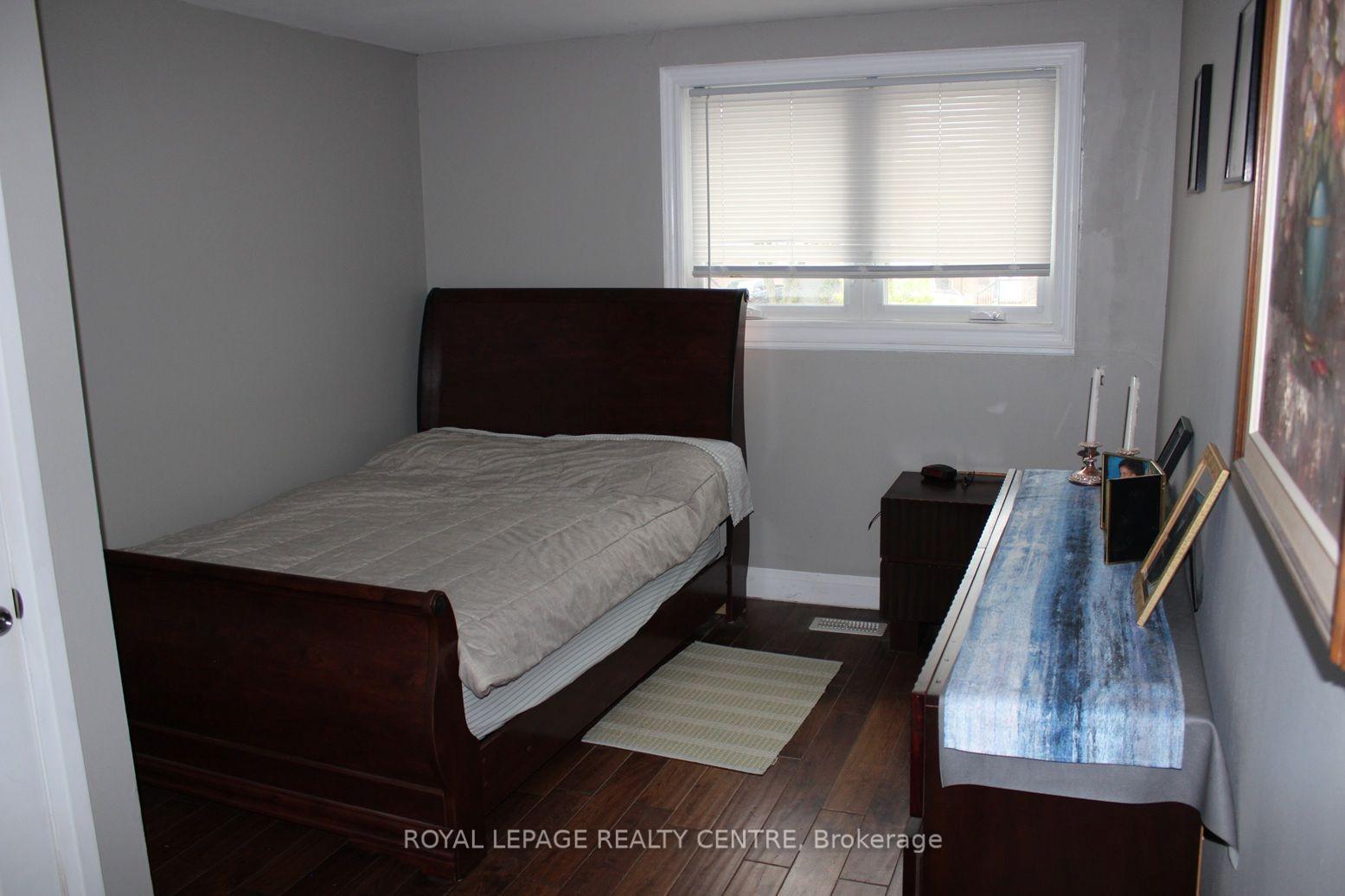Photo 15 of 2385 Padstow Crescent, Mississauga, Clarkson — HOMEH