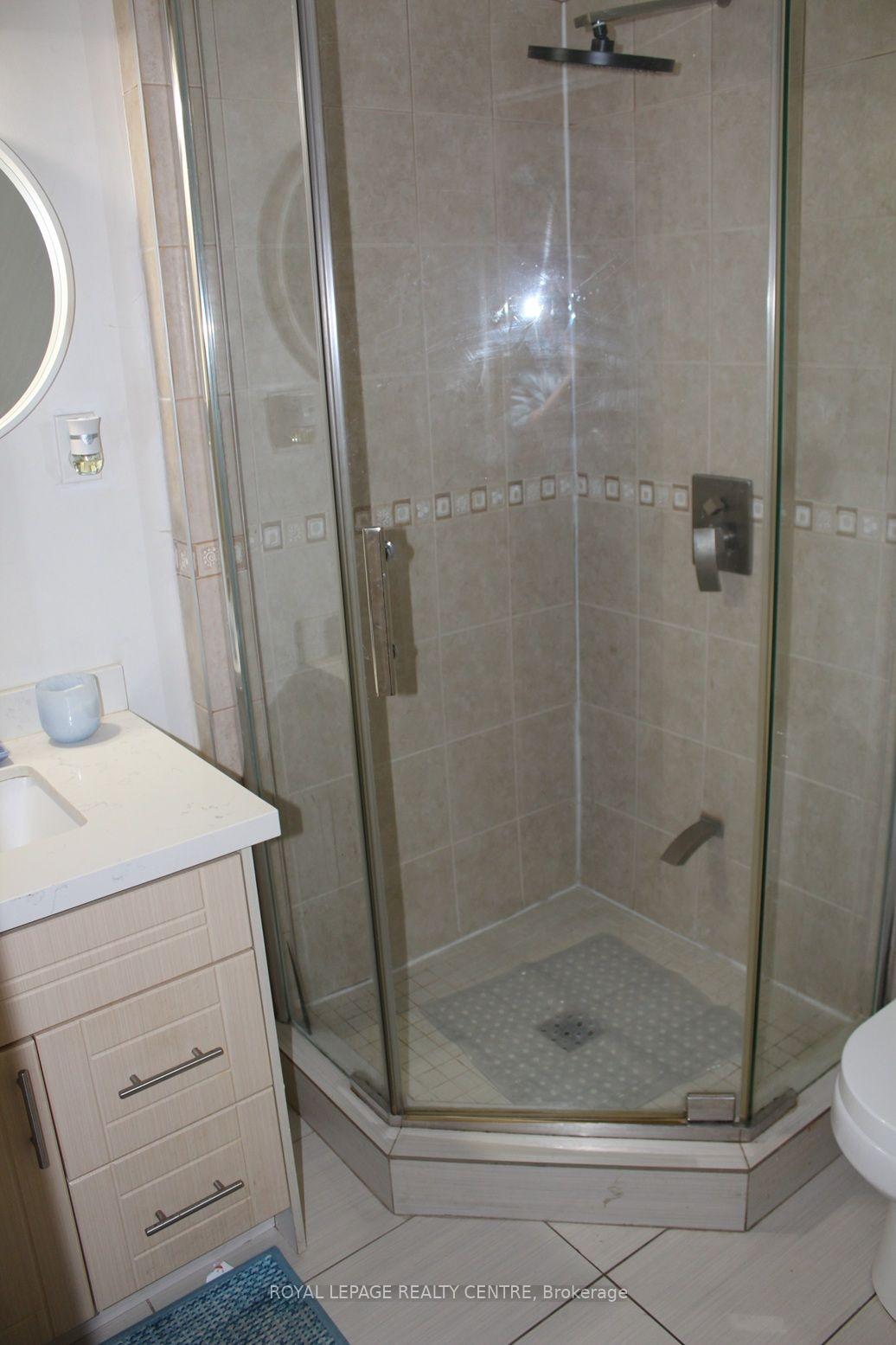 Photo 25 of 2385 Padstow Crescent, Mississauga, Clarkson — HOMEH