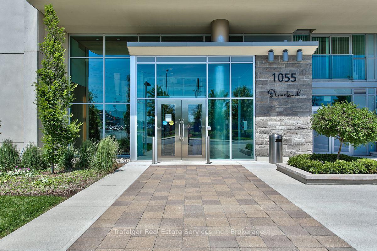 Photo 2 of Unit 512, 1055 Southdown Road, Mississauga, Clarkson — HOMEH
