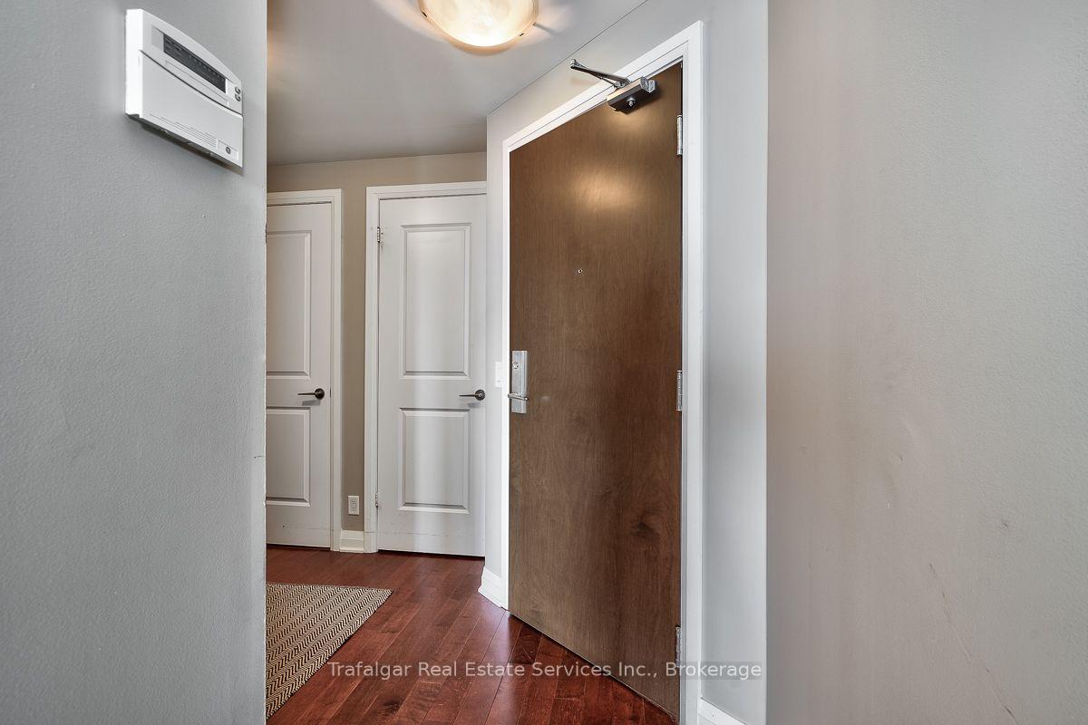 Photo 6 of Unit 512, 1055 Southdown Road, Mississauga, Clarkson — HOMEH