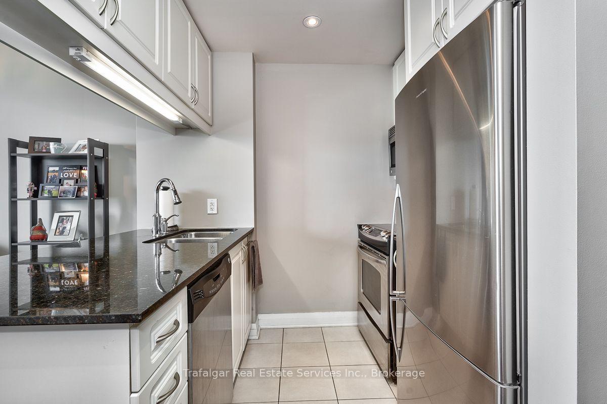 Photo 9 of Unit 512, 1055 Southdown Road, Mississauga, Clarkson — HOMEH