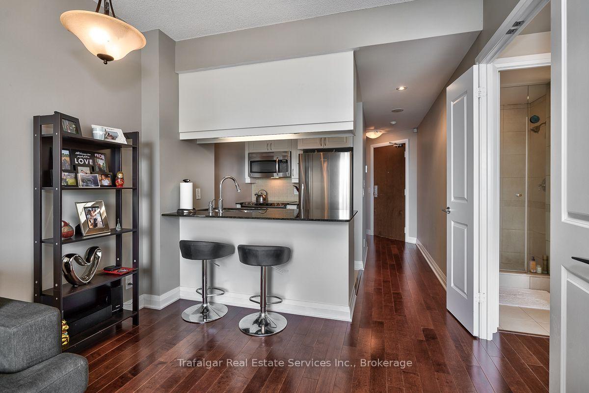 Photo 10 of Unit 512, 1055 Southdown Road, Mississauga, Clarkson — HOMEH