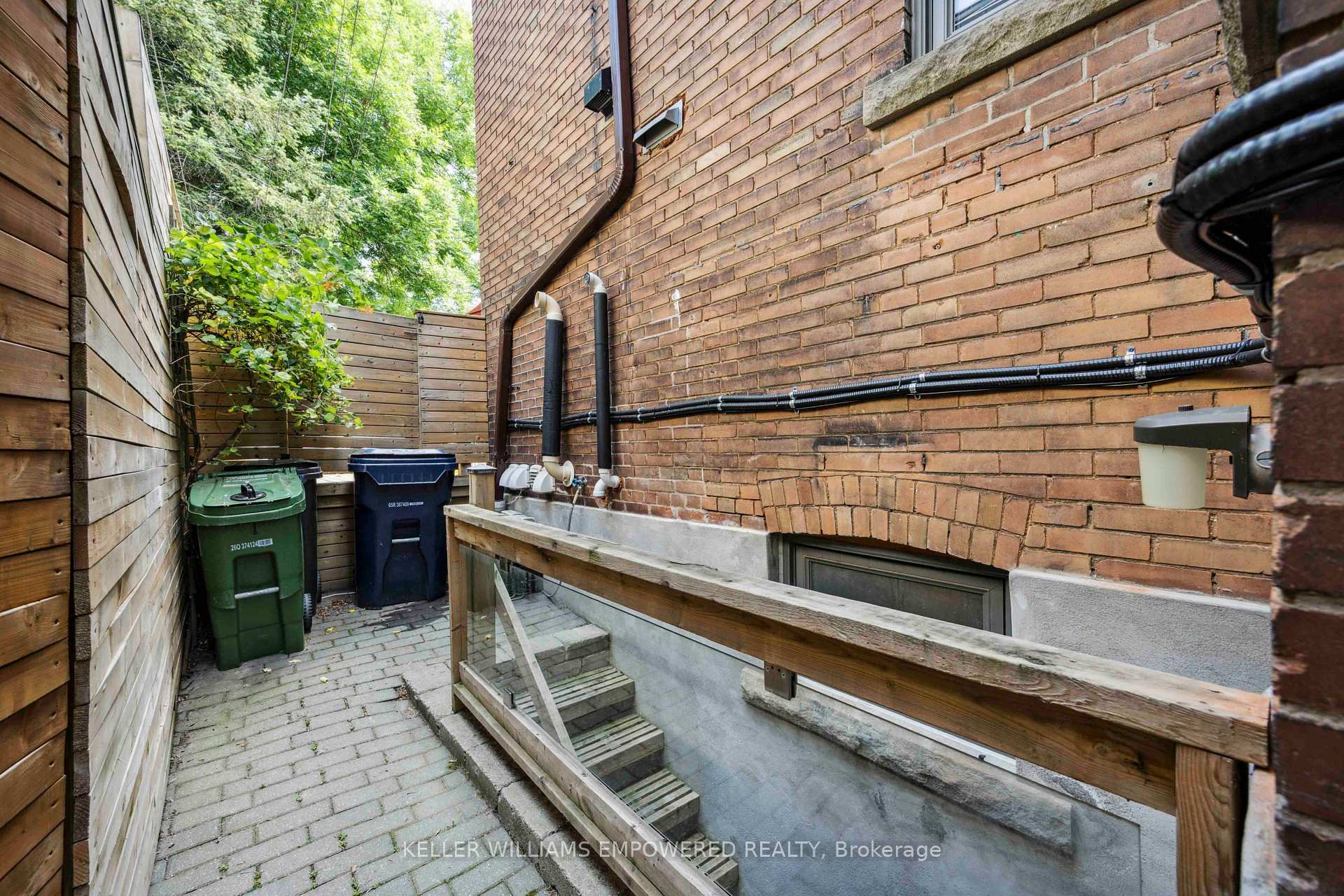 Photo 4 of Unit Basement, 33 Garden Avenue, Toronto, Roncesvalles — HOMEH
