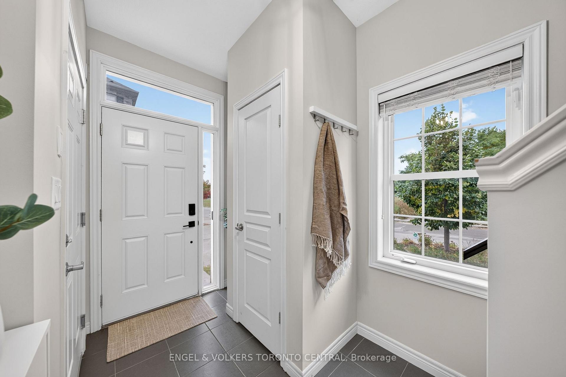 Photo 4 of 3 Oxfordshire Lane, Kitchener, Mount Hope Huron Park — HOMEH