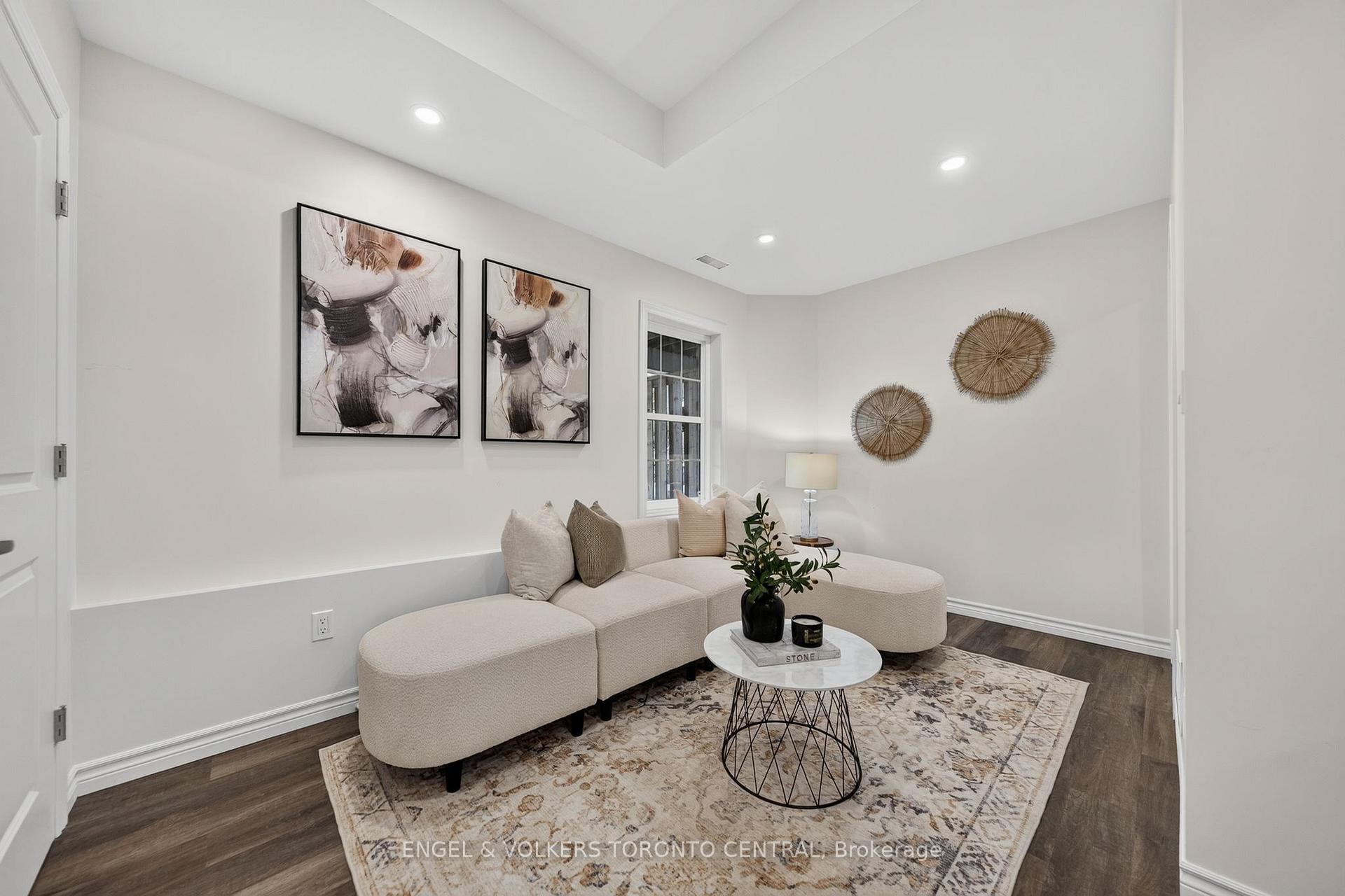 Photo 7 of 3 Oxfordshire Lane, Kitchener, Mount Hope Huron Park — HOMEH