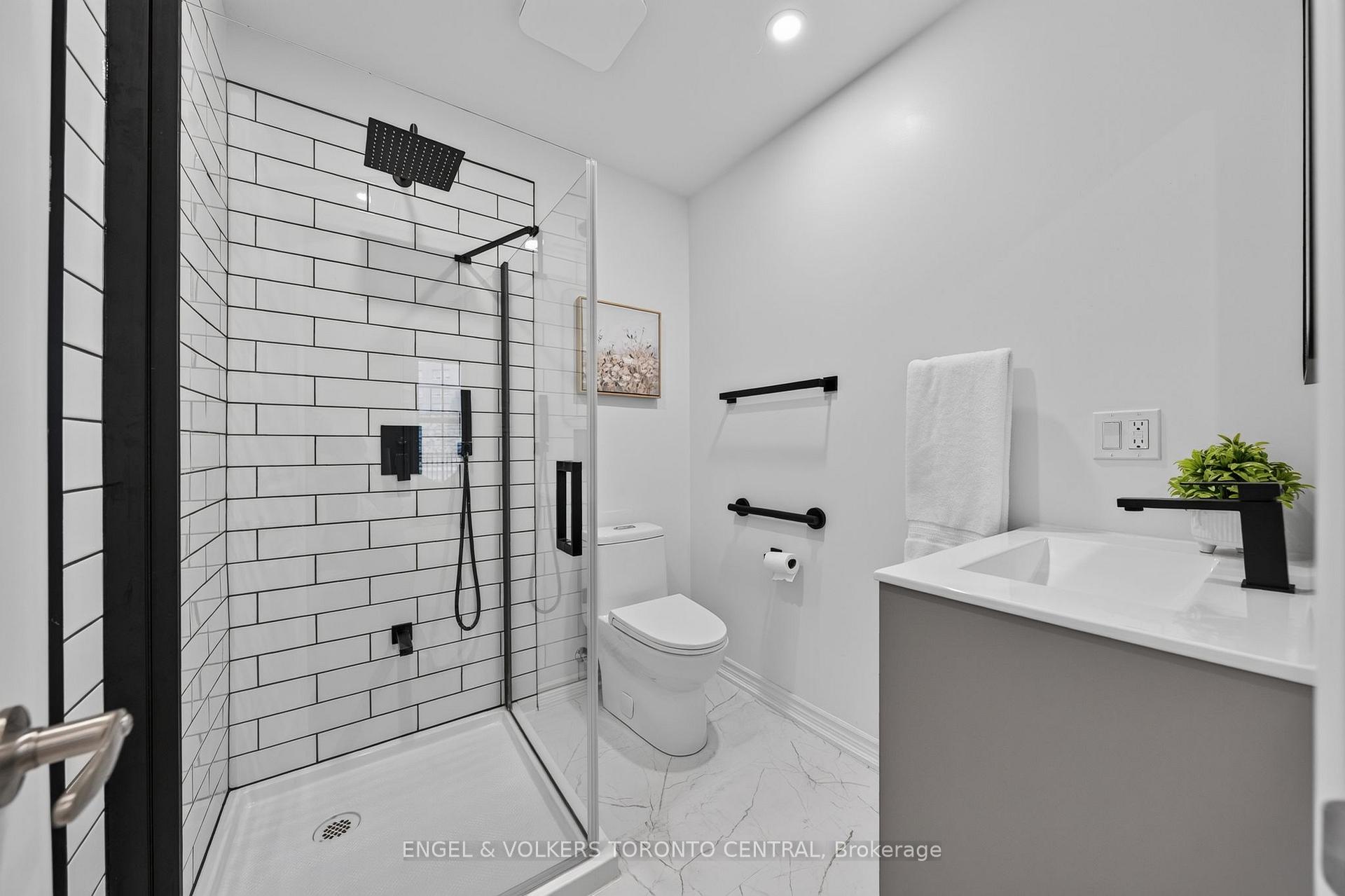 Photo 9 of 3 Oxfordshire Lane, Kitchener, Mount Hope Huron Park — HOMEH